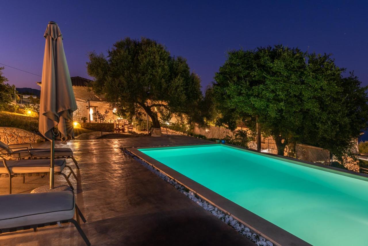Yiameli Villas With Private Pool Skinaria Room photo